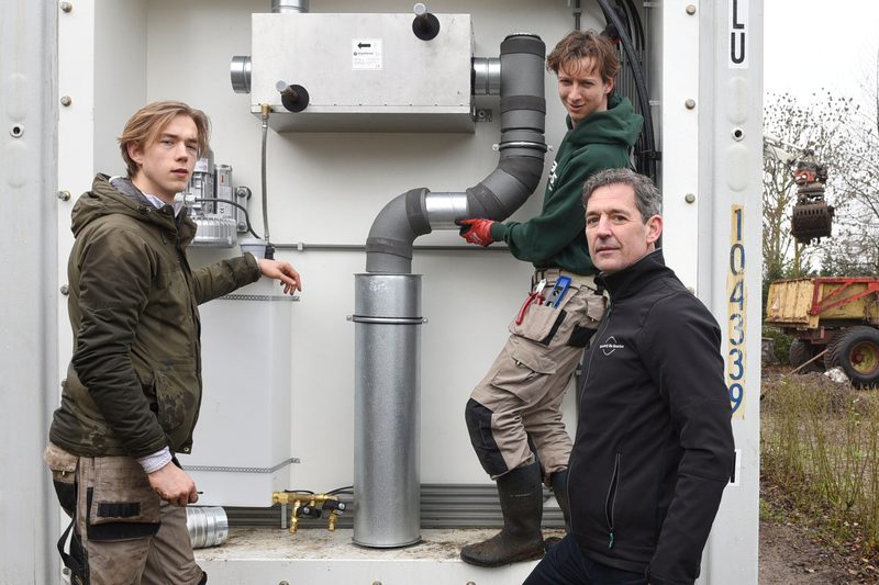 De machinezijde van de container met de warmtewisseling