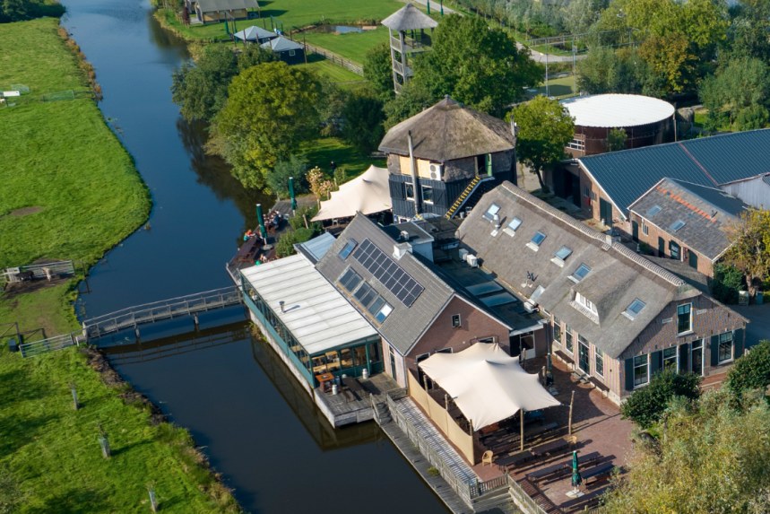 Boerderij De Boerinn vanuit de lucht